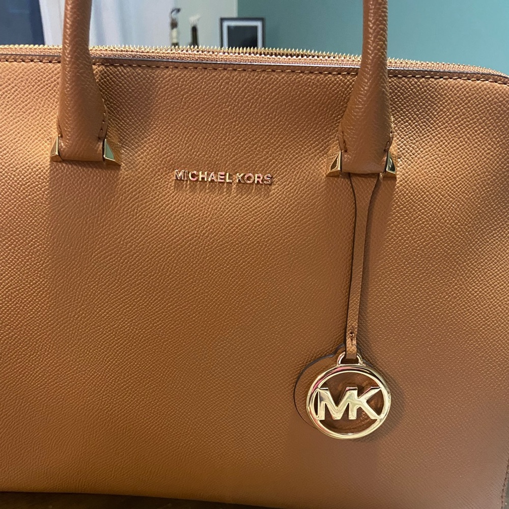 Michael Kors brown leather purse in almost perfect condition